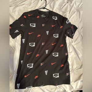 Nike logo tee